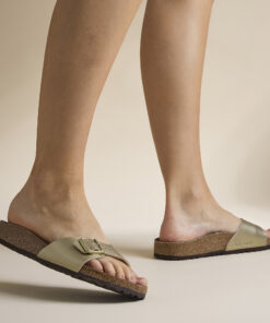 Birkenstock Madrid Slippers goud Imitatieleer